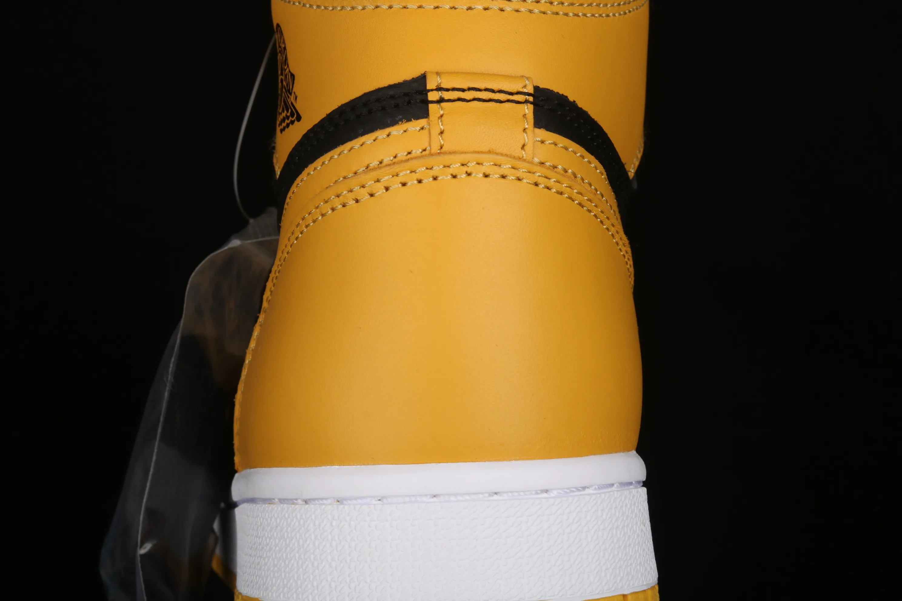 All categories Air Jordan Jordan series basketball shoes Air Jordan 1 High L version Air Jordan 1 High OG "Pollen" AJ1 Joe 1 black and yellow 555088-701